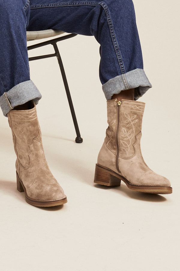 Ella-Suede-Boots-Camel